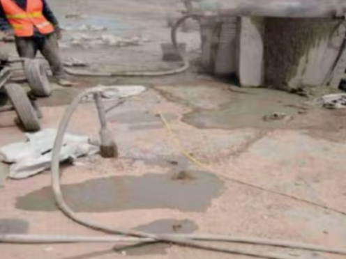 双滦水泥混凝土路面板底注浆技术 路面脱空注浆整治方案