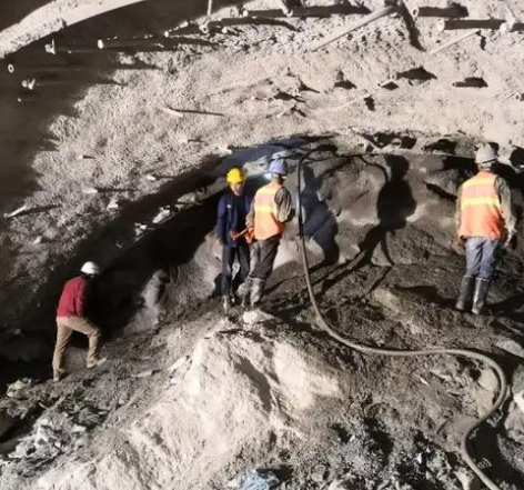 双滦拱顶带模注浆料的施工流程及注意事项